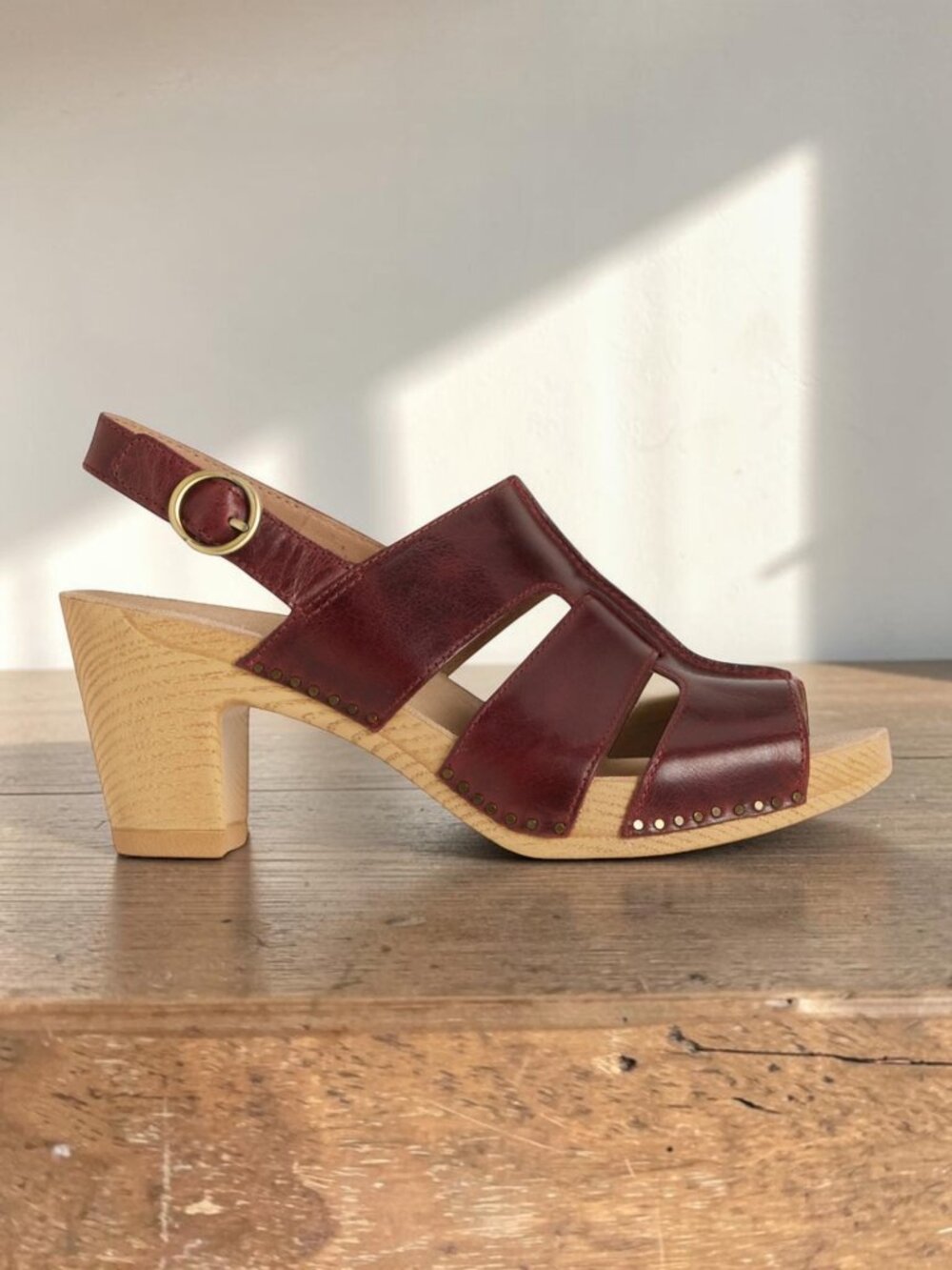 (New) Dansko – Tatiana Pull Up Leather Sandals (Wine) – Women's EU 39